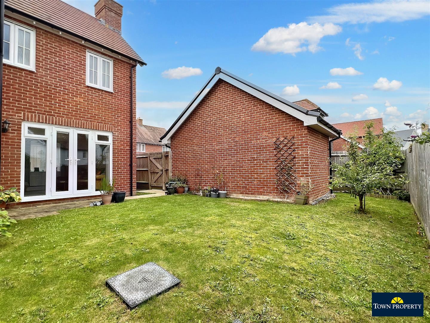 Property Details for Kensington Way, Polegate Town Property Estate